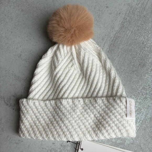 Calvin Klein White Knit Faux Fur Pom Beanie Hat - Picture 9 of 9